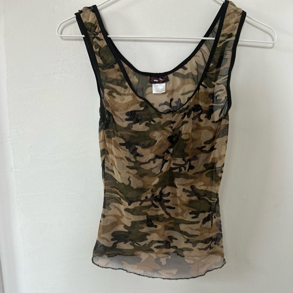 Mesh camouflage tank